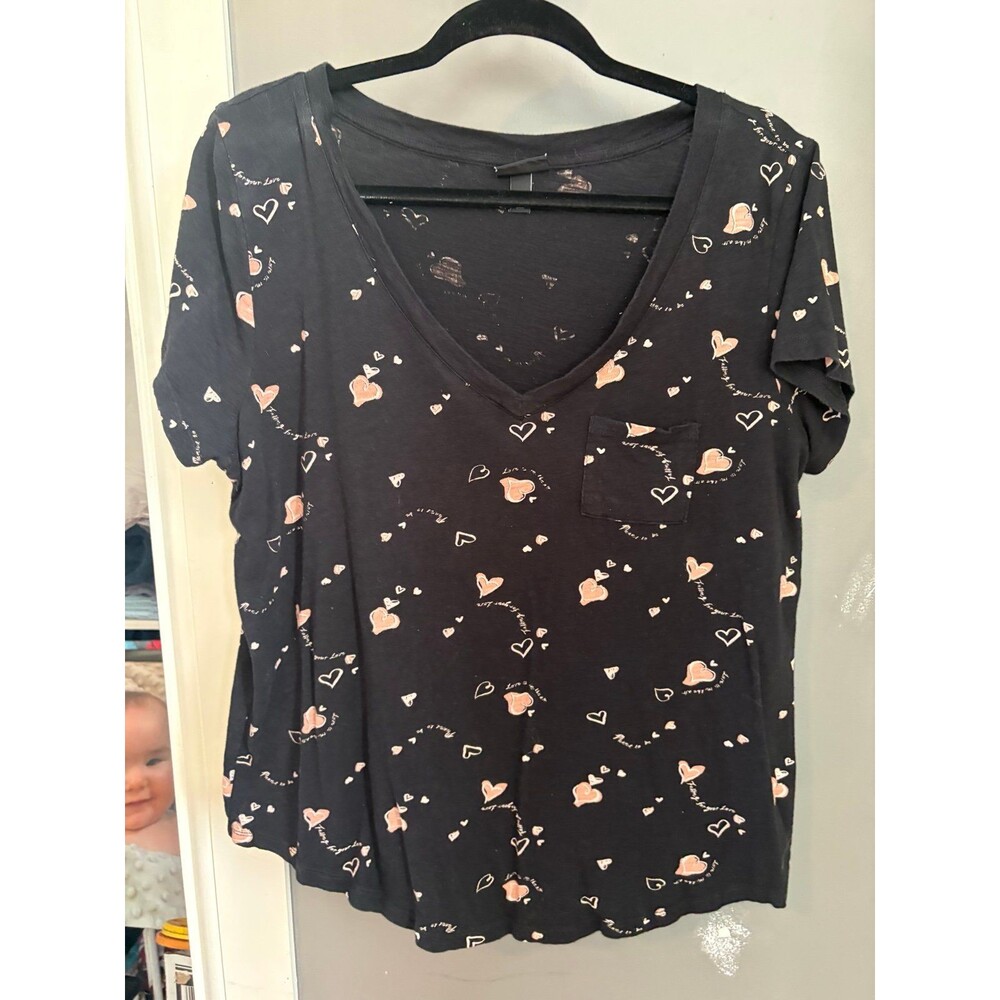 Torrid size 0 black hearts v neck t shirt